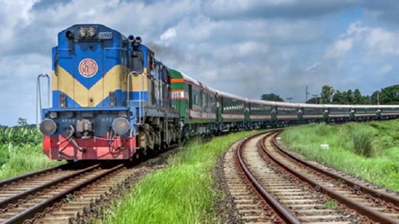 এক ঘণ্টার মধ্যেই ঈদযাত্রায় ট্রেনের টিকিট  বিক্রি শেষ